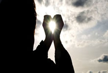 说了啥？伊万赛后与沙特进球球员多萨里亲切交谈.